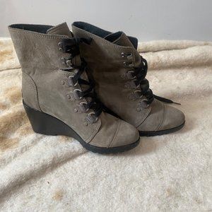 Sorel Grey After Hours Lace Boot Size 9.5